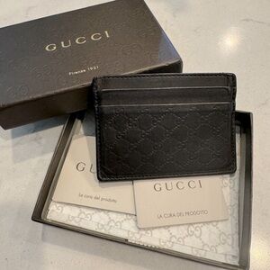 Gucci men’s card holder.